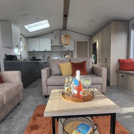 Honeycomb Lodge - Holiday Home 5 Min From Padstow Exterior foto
